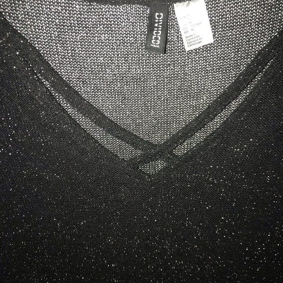 H&M’s black/gold top - Picture 3 of 5